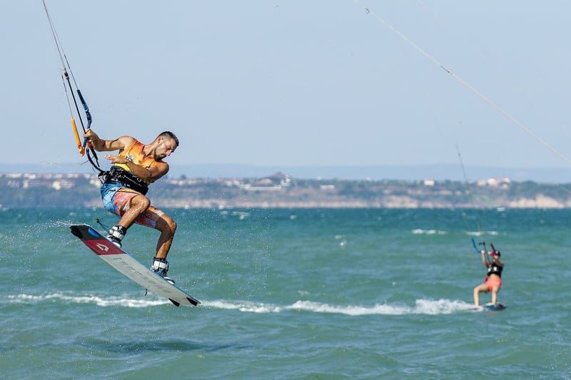 Surfing in Pipeline
